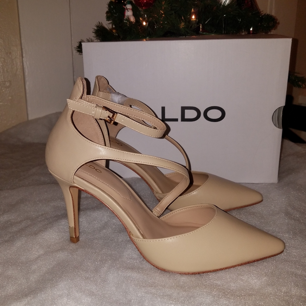 Nude pumps